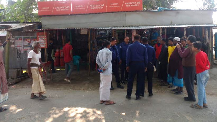 পোস্টার লাগানোকে কেন্দ্র করে স্বতন্ত্র প্রার্থীর সমর্থককে কুপিয়ে জখম