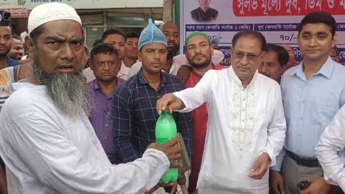 ফরিদপুরে ন্যায্যমূল্যে দুধ, ডিম ও গরুর গোস্ত বিক্রির উদ্বোধন করলেন প্রাণিসম্পদ মন্ত্রী