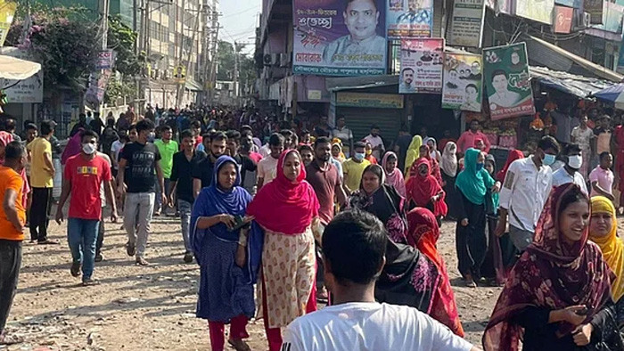 গাজীপুরে শ্রমিকদের মহাসড়ক অবরোধের চেষ্টা, পুলিশের এএসপিসহ আহত ২
