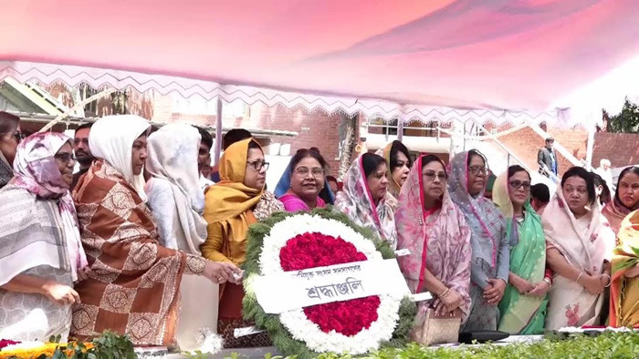 টুঙ্গিপাড়ায় বঙ্গবন্ধুর সমাধিতে নবনিযুক্ত প্রতিমন্ত্রী, নারী হুইপ ও সংসদ সদস্যগণের শ্রদ্ধা
