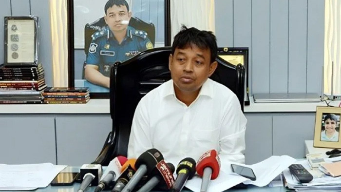 আগুন দেওয়ার সময় যুবদলের ৪ নেতা হাতেনাতে গ্রেপ্তার: ডিবি হারুন