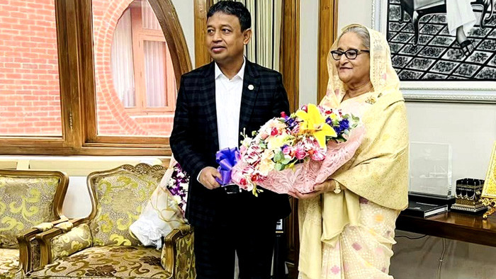শেখ হাসিনাকে শুভেচ্ছা জানালেন ডিবির হারুন