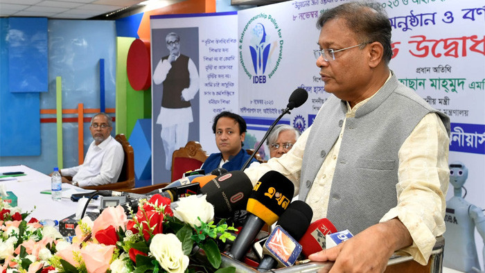 পাড়ায় মহল্লায় আগুন সন্ত্রাসীদের বিরুদ্ধে জনপ্রতিরোধ গড়ে তুলুন : তথ্যমন্ত্রী