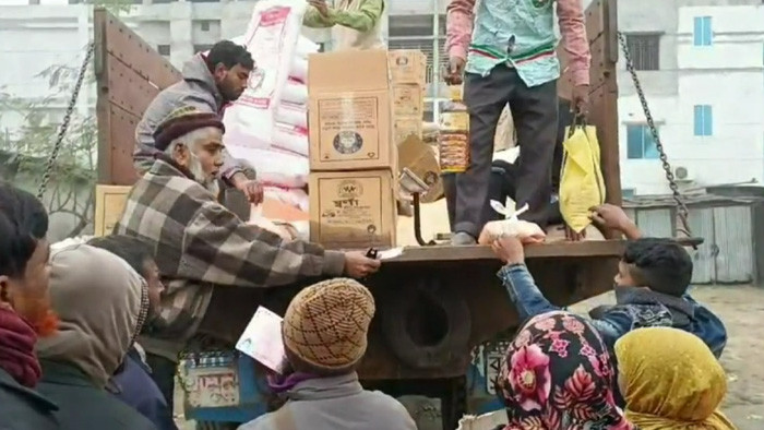 হিলিতে ফ্যামেলি কার্ডের মাধ্যমে টিসিবি পণ্য বিক্রি শুরু