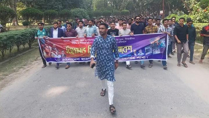 বিএনপি-জামায়াতের হরতাল-অবরোধের প্রতিবাদে ইবি ছাত্রলীগের বিক্ষোভ মিছিল