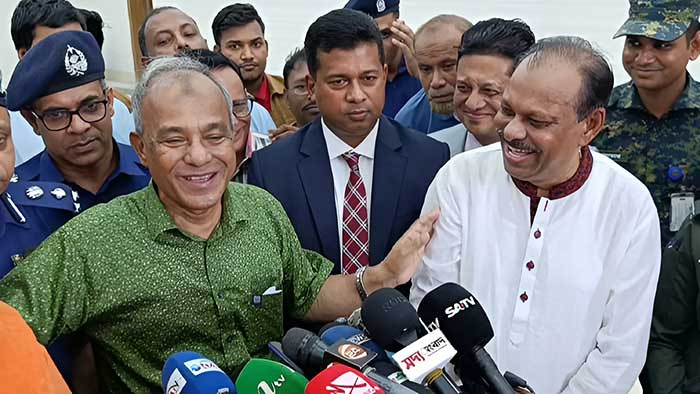 এবারের পূজায় সাম্প্রদায়িক সম্প্রীতির বন্ধন আরও বেশি উন্নত হবে: স্বরাষ্ট্র উপদেষ্টা