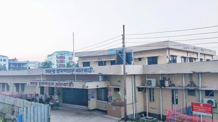 ঝালকাঠি সদর হাসপাতালে ছয় মাস এক্সরে ও অ্যাম্বুল্যান্স সেবা থেকে বঞ্চিত রোগীরা