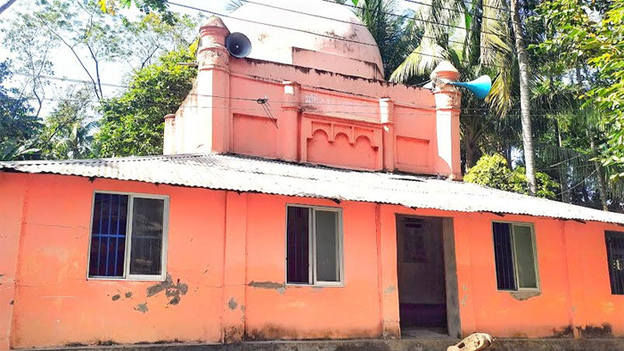 ঝালকাঠির নলছিটিতে প্রাচীন মুঘল সম্রাটের মসজিদটি সংস্কারের অভাবে সৌন্দর্য হারাচ্ছে