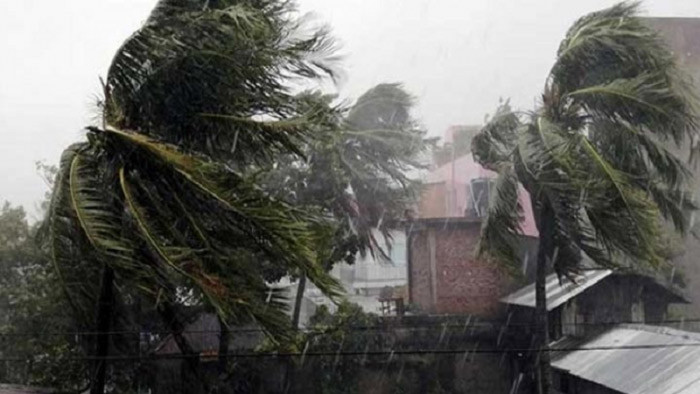 ৮০ কিলোমিটার বেগে ঝড়ের সম্ভাবনা, হুঁশিয়ারি সংকেত