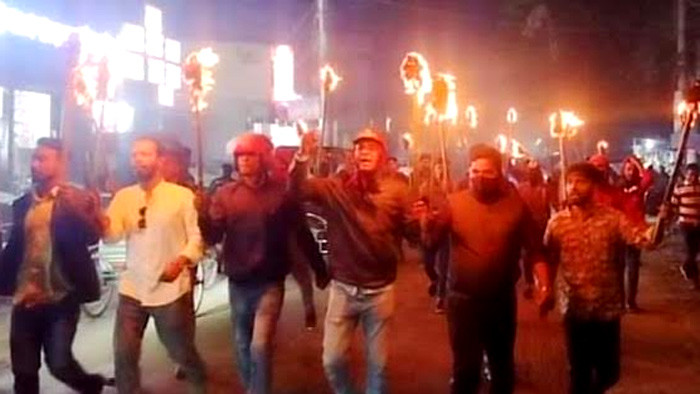 জয়পুরহাটে যুবদল ও ছাত্রদলের মশাল মিছিল অনুষ্ঠিত