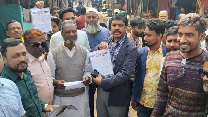জয়পুরহাটে বিএনপির লিফলেট বিতরণ
