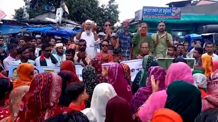 বেগম খালেদা জিয়ার নিঃশর্ত মুক্তির দাবিতে জয়পুরহাটে বিএনপির বিক্ষোভ সমাবেশ