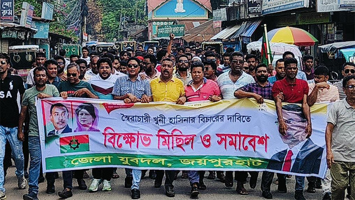 জয়পুরহাটে দ্বিতীয় দিনের মতো জেলা যুবদলের বিক্ষোভ মিছিল ও সমাবেশ