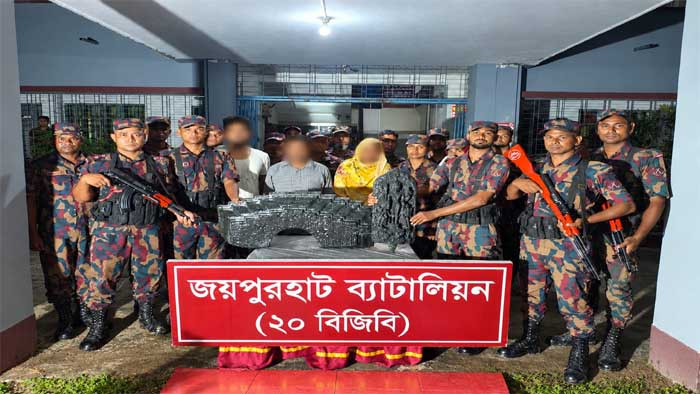 জয়পুরহাটে বিজিবি-পুলিশের যৌথ অভিযানে কোটি টাকার কষ্টিপাথরের মূর্তি উদ্ধার, জয়পুরহাটে বিজিবি-পুলিশের যৌথ অভিযানে কোটি টাকার কষ্টিপাথরের মূর্তি উদ্ধার,