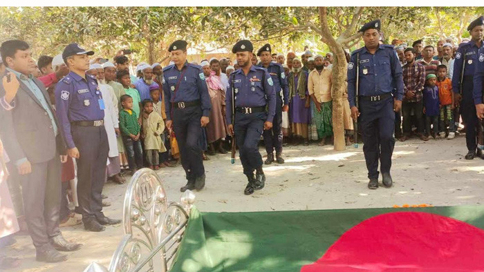 কালীগঞ্জে রাষ্ট্রীয় মর্যাদায় শায়িত হলেন বীরমুক্তিযোদ্ধা সাদুল্ল্যাহ