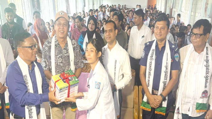 খাগড়াছড়ি সরকারি মহিলা কলেজে নবীন শিক্ষার্থীদের বরণ