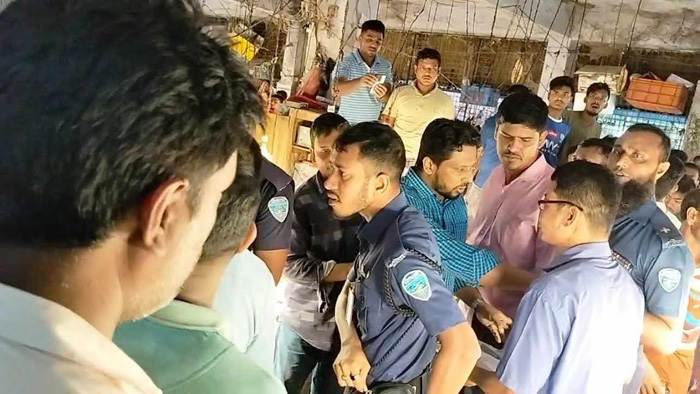 খাগড়াছড়ি মাছ বাজারে পঁচা মাছ বিক্রি, ম্যাজিস্ট্রেট ও পুলিশের উপর হামলার চেষ্টা