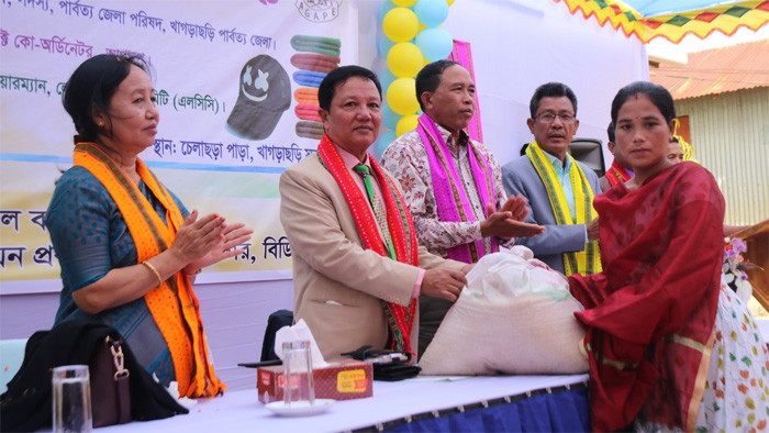 খাগড়াছড়িতে পার্বত্য জেলা শিশু উন্নয়ন প্রকল্প-চেলাছড়া সেন্টারের বার্ষিক উপহার বিতরণী অনুষ্ঠান