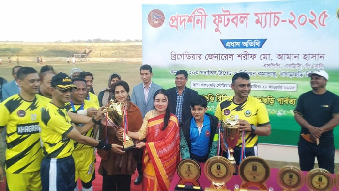 ঢাকার লালবাগ ফ্রেন্ডস ভেটেনার্স ক্লাব বনাম খাগড়াছড়ি সোনালী অতীত ক্লাবের প্রদর্শনী ম্যাচ