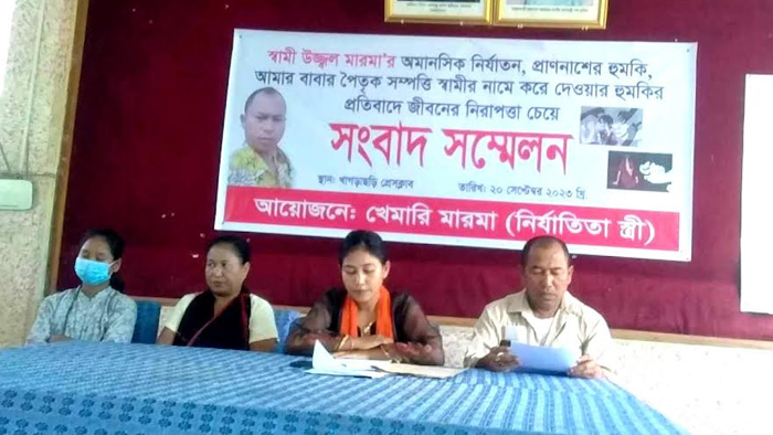 স্ত্রীকে নির্যাতন ও প্রাণনাশের হুমকি স্বামীর বিরুদ্ধে, প্রতিবাদে স্ত্রীর সংবাদ সম্মেলন