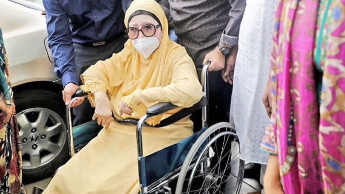 সন্ধ্যায় হাসপাতালে যাবেন খালেদা জিয়া