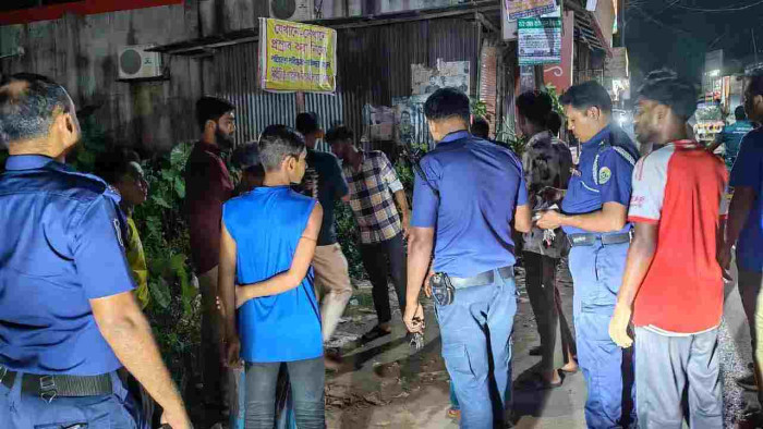 পটুয়াখালীর বাউফলে পরপর ৪ ককটেল বিস্ফোরণ, শহরজুড়ে আতঙ্ক