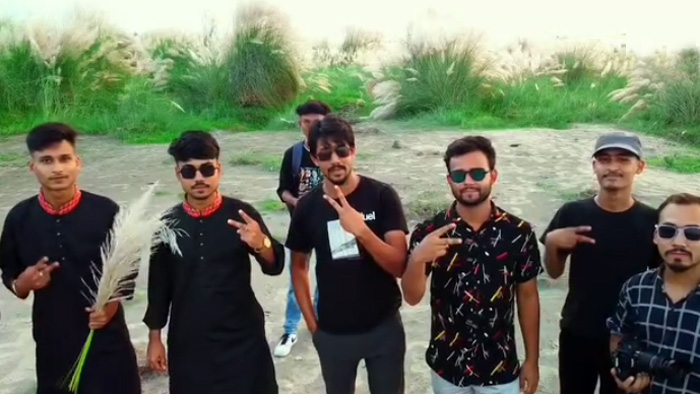 কুড়িগ্রামের চরাঞ্চলের কাশফুলের সৌন্দর্যে মুগ্ধ দর্শনার্থীরা