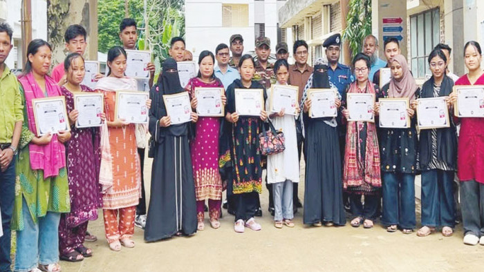 দুর্গম পাহাড়ে জরুরি স্বাস্থ্যসেবায় ২০ জনকে প্রশিক্ষণ দিল লক্ষ্মীছড়ি জোন