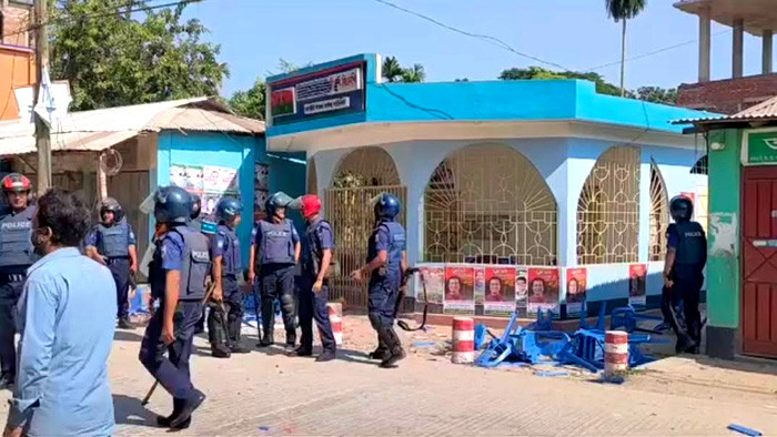 লালমনিরহাটে আওয়ামীলীগ ও বিএনপির ধাওয়া পাল্টাধাওয়া