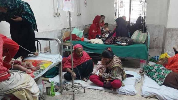 লালমনিরহাট হাসপাতালে দিনে দিনে বাড়ছে ঠান্ডাজনিত রোগীর সংখ্যা