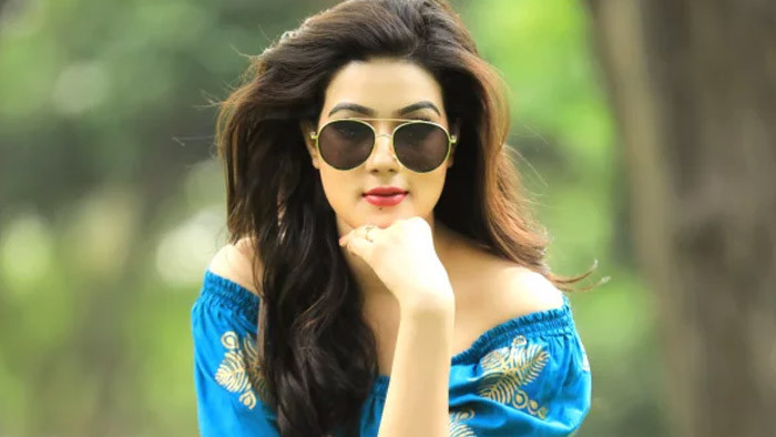 বিতর্কে মাহিয়া মাহি