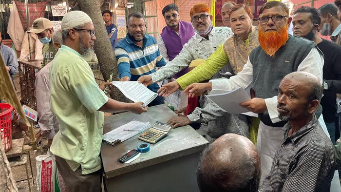 মির্জাপুরে নির্বাচন বর্জনের ডাক দিয়ে বিএনপির লিফলেট বিতরণ