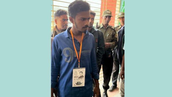 নৌকার ব্যাচ পড়ে জাল ভোটের চেষ্টায় ১ জন আটক