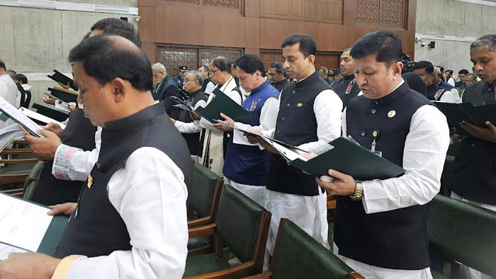 শপথ নিলেন সংসদ সদস্য হিসেবে খান আহমেদ শুভ