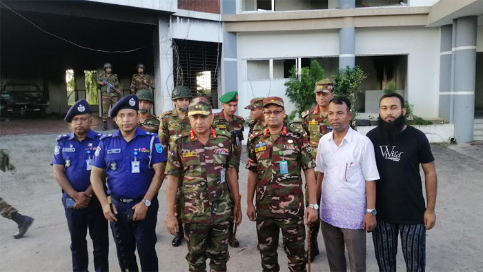 মির্জাপুরে পুঁড়িয়ে দেয়া গোড়াই হাইওয়ে থানা পরিদর্শন করলেন ঘাটাইলের জিওসি