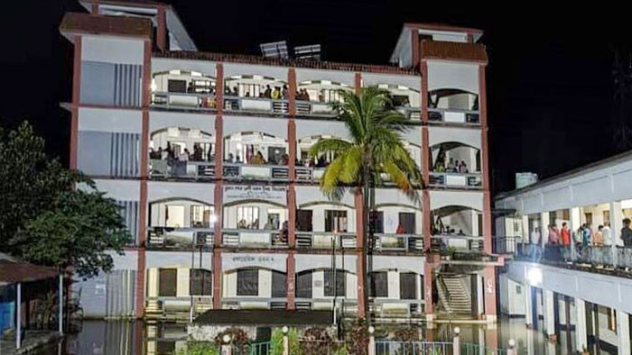 মিরসরাইয়ে আশ্রয়কেন্দ্রে ২০ হাজার মানুষ
