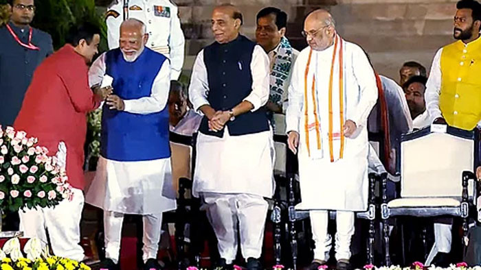 ৭২ জনকে নিয়ে মোদির নতুন মন্ত্রিসভা