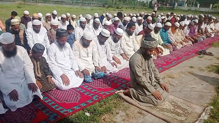 রাজবাড়ীতে বৃষ্টির জন‍্য ইসতিসকার নামাজ আদায়