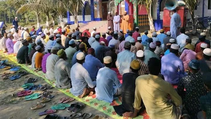 কুড়িগ্রামে বৃষ্টির জন্য বিভিন্ন স্থানে ইস্তেস্কার নামাজ আদাযে হাজারো মুসল্লি