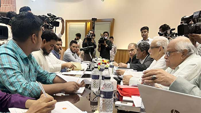 জাতীয় ঐকমত্য কমিশনের সাথে বৈঠকে এনসিপি
