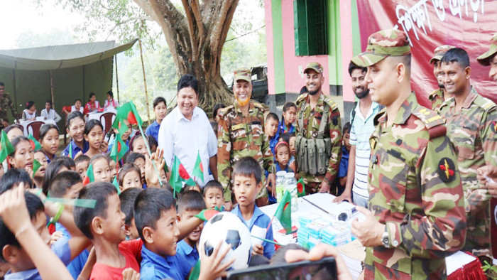 পানছড়িতে সেনাবাহিনীর বিনামূল্যে চিকিৎসা সেবা ও ওষুধ বিতরণ