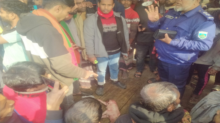 গর্ভবতী গরু জবাই করে মাংস বিক্রির অভিযোগ: জনমনে তীব্র ক্ষোভ ও উদ্বেগ