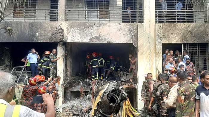 মাইলস্টোন উত্তরার স্কুলের ভবনে বিমান বিধ্বস্ত নিহত ১৯ মাইলস্টোন উত্তরার স্কুলের ভবনে বিমান বিধ্বস্ত নিহত ১৯