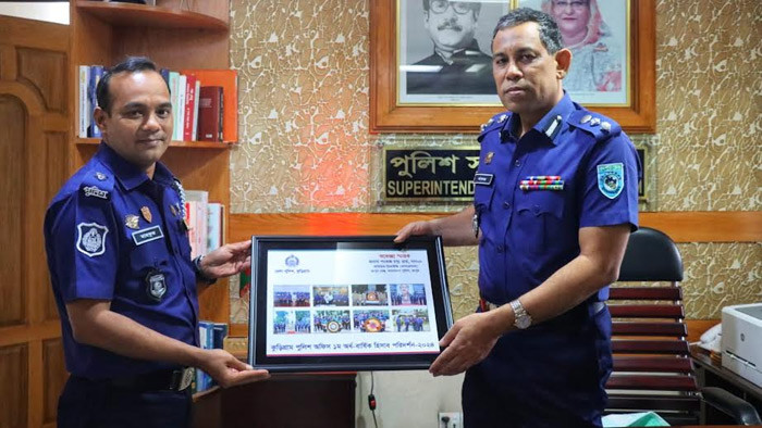 কুড়িগ্রাম পুলিশ অফিস পরিদর্শনে অতিরিক্ত ডিআইজি পংকজ চন্দ্র রায় পিপিএম