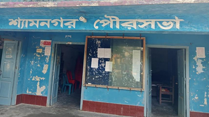 দুই বছর ধরে জন্ম নিবন্ধন সনদ বন্ধ, অনিশ্চিত শ্যামনগর শিক্ষার্থীদের স্কুলে ভর্তি কার্যক্রম