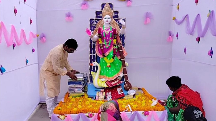 ধর্মীয় ভাব গম্ভীর্যের মধ্য দিয়ে ফরিদপুরে পালিত হচ্ছে হচ্ছে বিদ্যার দেবী সরস্বতী পূজা