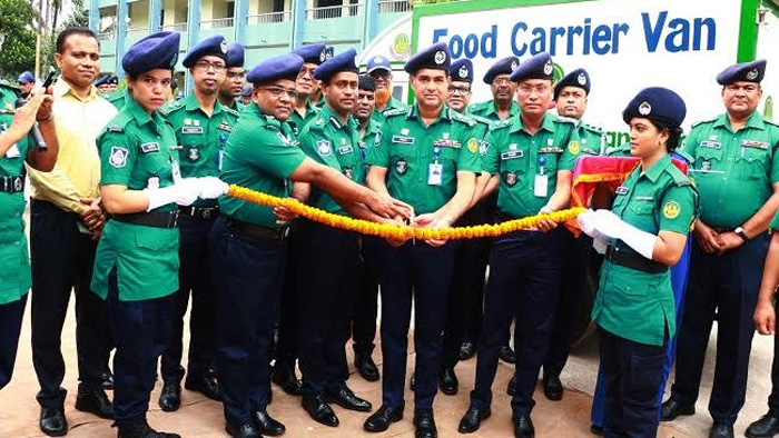 রাজশাহী মেট্রোপলিটন পুলিশে যুক্ত হলো স্মার্ট ফুড ক্যারিয়ার ভ্যান