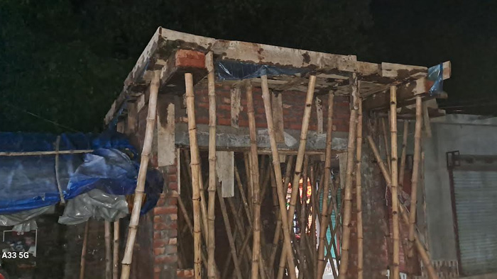 রাজশাহীতে পানি উন্নয়ন বোর্ডের জায়গায় অবৈধ দোকান নির্মাণ