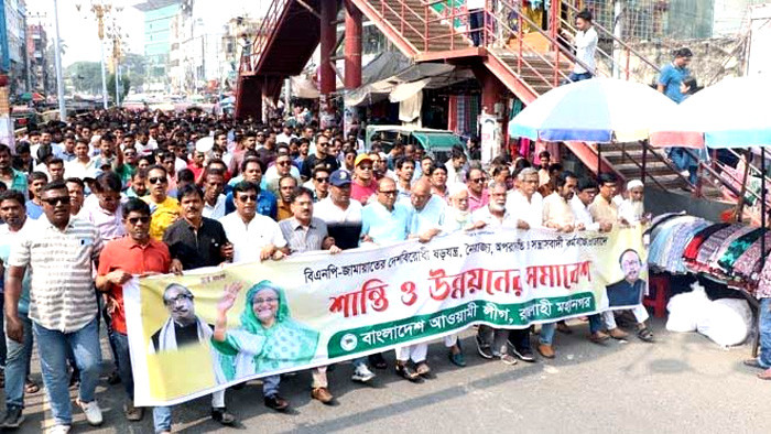 রাজশাহী মহানগরীতে বিএনপি-জামায়াতের অবরোধ প্রতিবাদে আ:লীগের শান্তি মিছিল