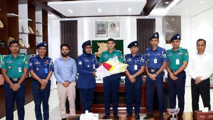 সদ্য পুলিশ সুপার পদে পদোন্নতিপ্রাপ্ত কর্মকর্তাদের শুভেচ্ছা জানালেন পুলিশ কমিশনার